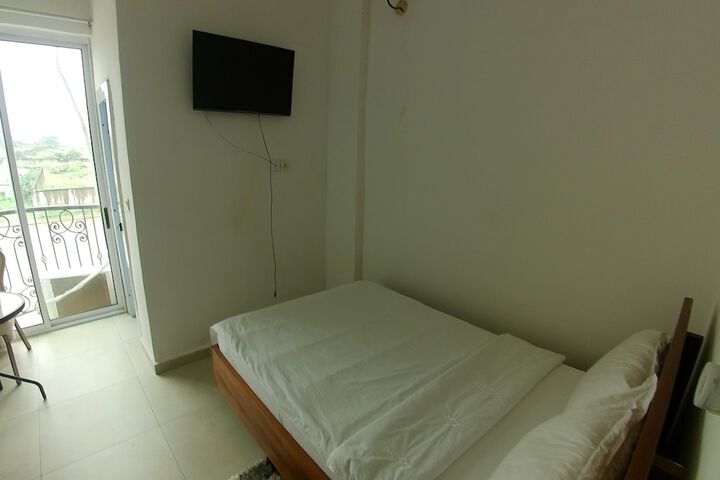 Room 6 of 40