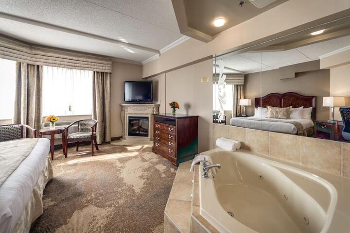 Suite Queen Size Bed (1 of 3)