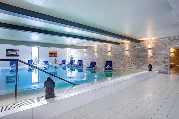 Hotel Pool