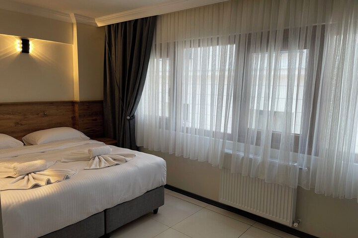 Room 10 of 27