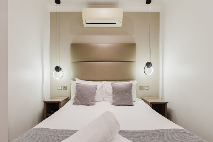 Room 19 of 165