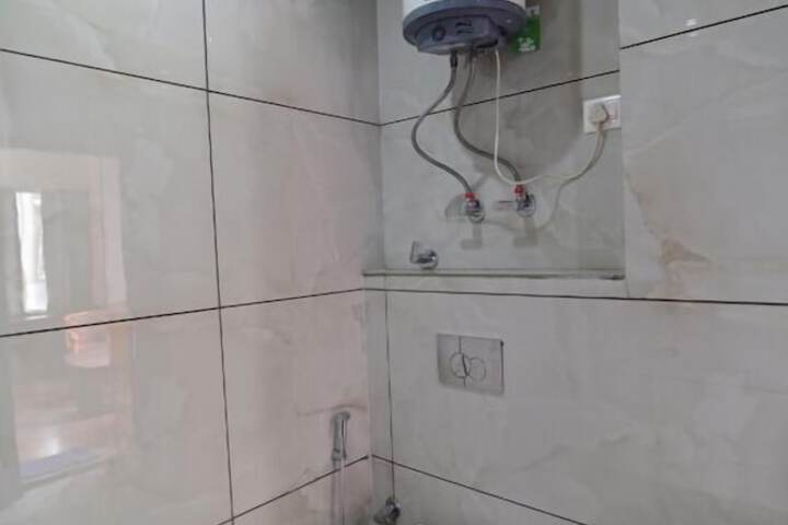 Room 4 of 42