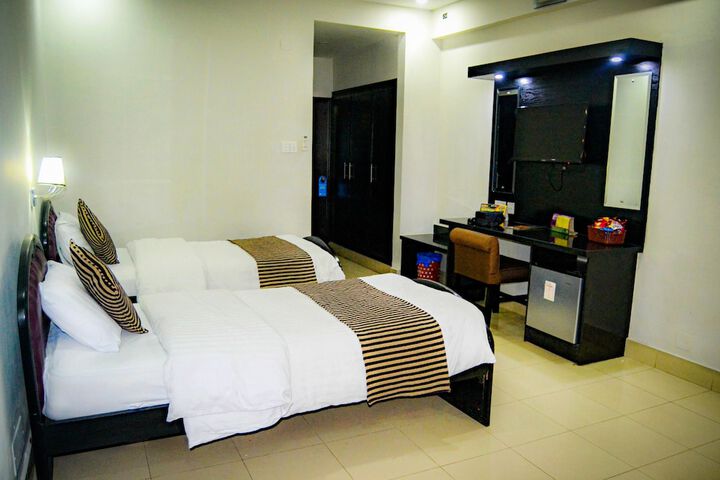 Room 17 of 47