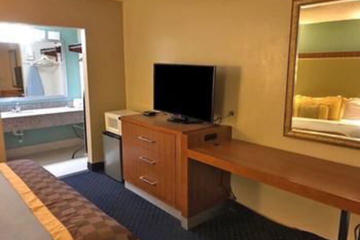 Room 15 of 39