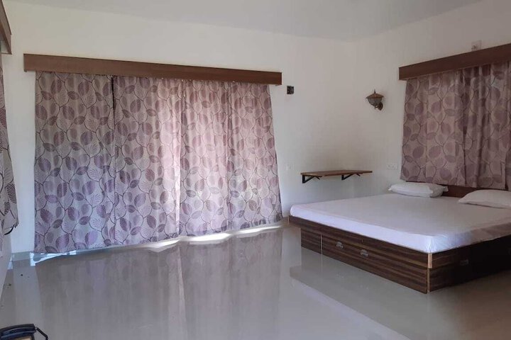 Room 11 of 20