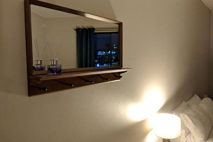 Room 5 of 8