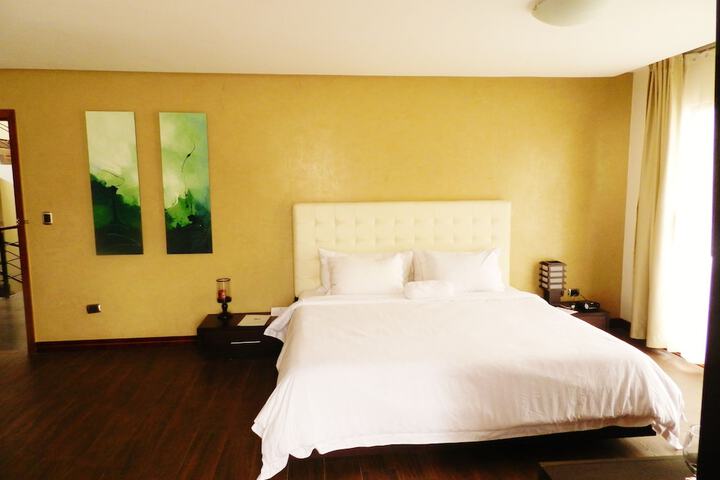 Room 6 of 34
