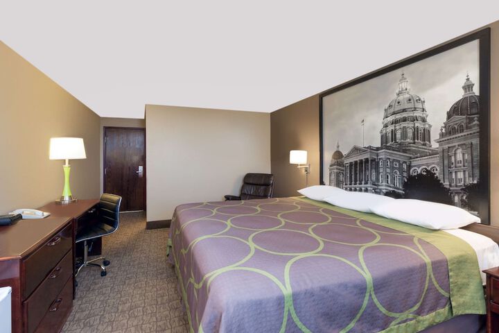 Room 7 of 16