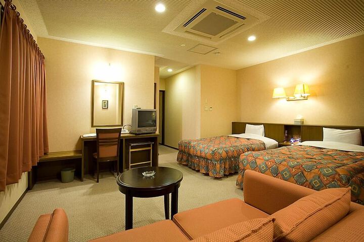 Room 7 of 24