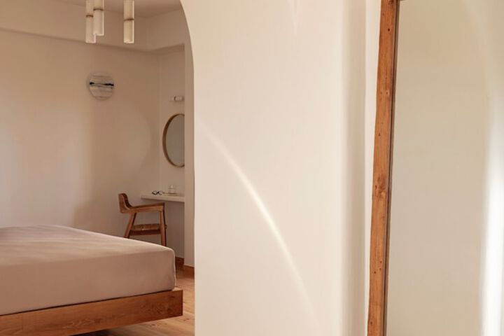 Room 8 of 84