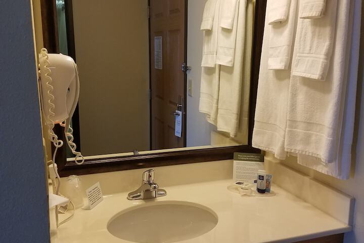 Bathroom sink