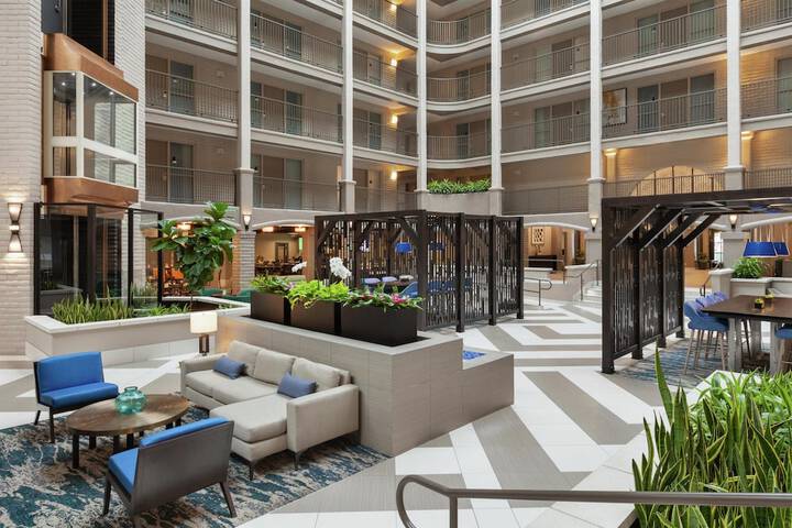 Entrance & Lobby