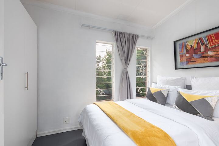 Room 2 of 28
