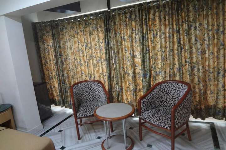 Room 8 of 37