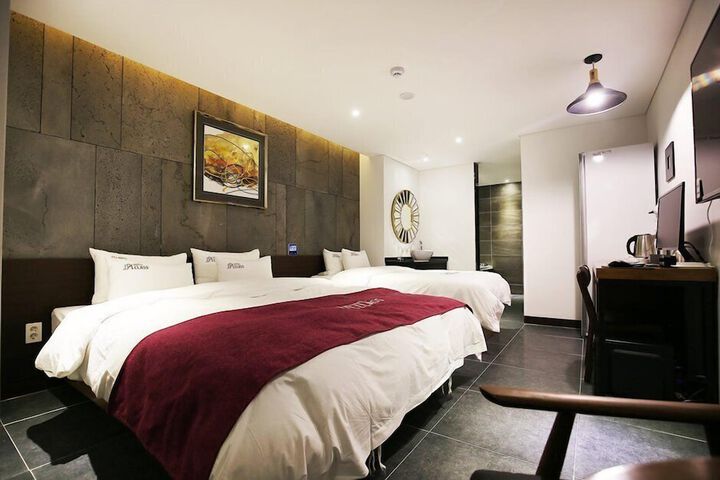 Room 37 of 83