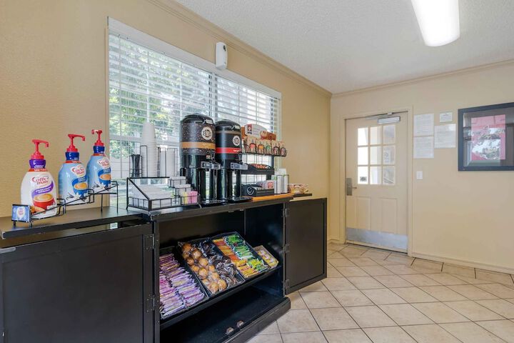 Breakfast/Coffee Service 27 of 31