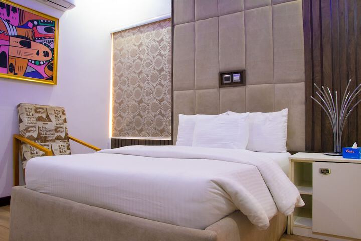 Room 8 of 24