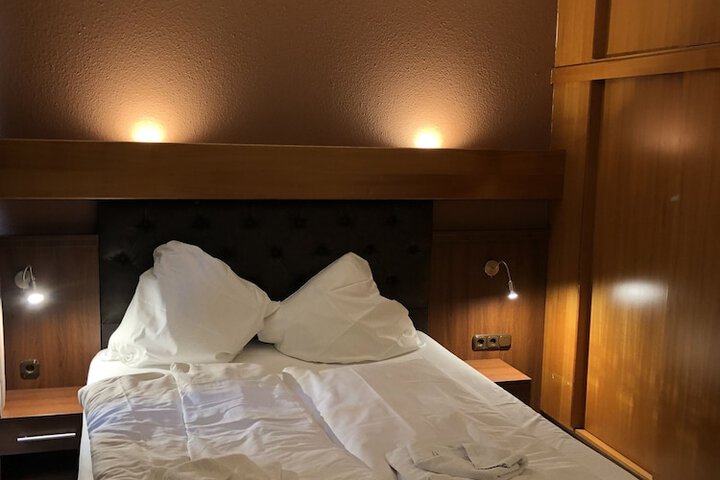 Room 16 of 54