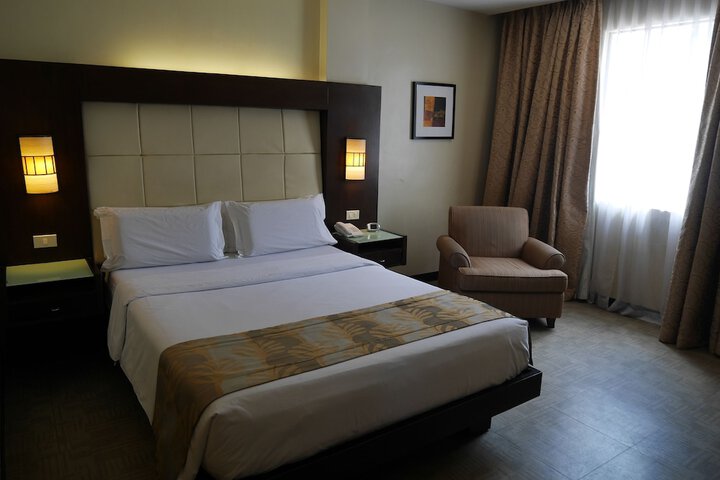Room 27 of 94