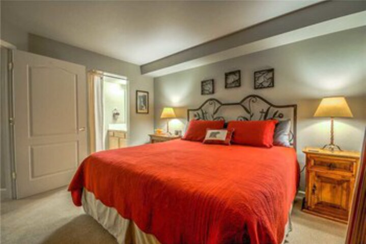 Room 21 of 25