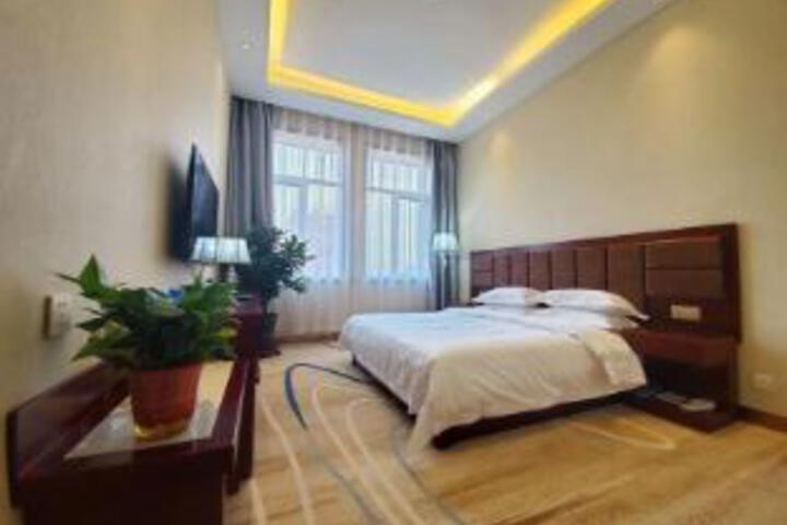 Room 7 of 9