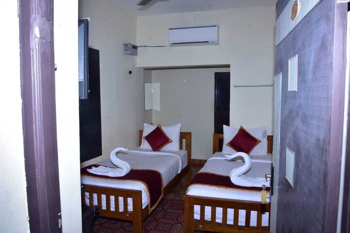 Room 5 of 14