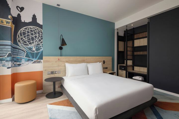 Room 26 of 80