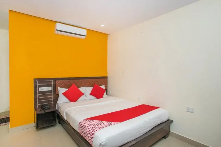 Room 6 of 9