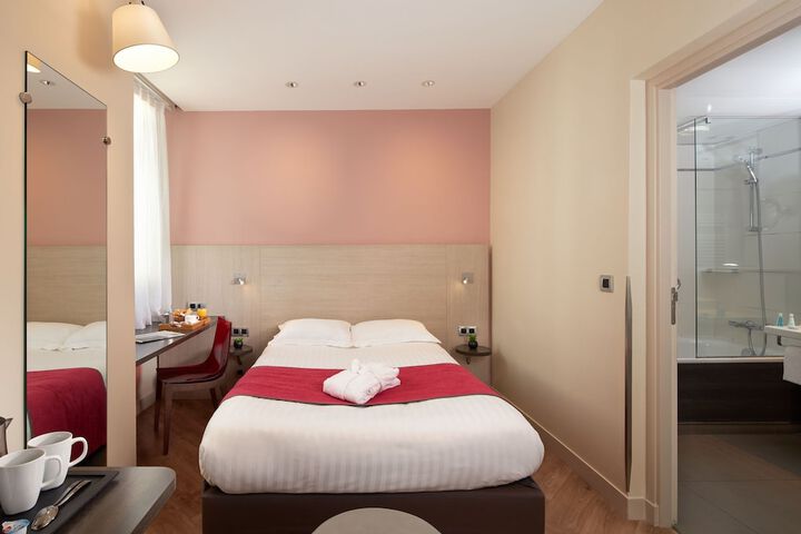 Room 28 of 102