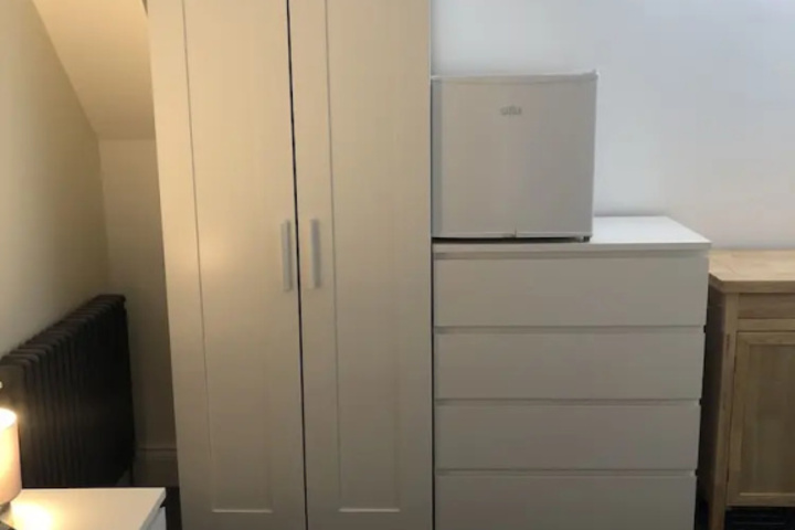 Room 2 of 8