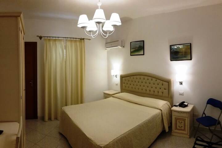 Room 4 of 50