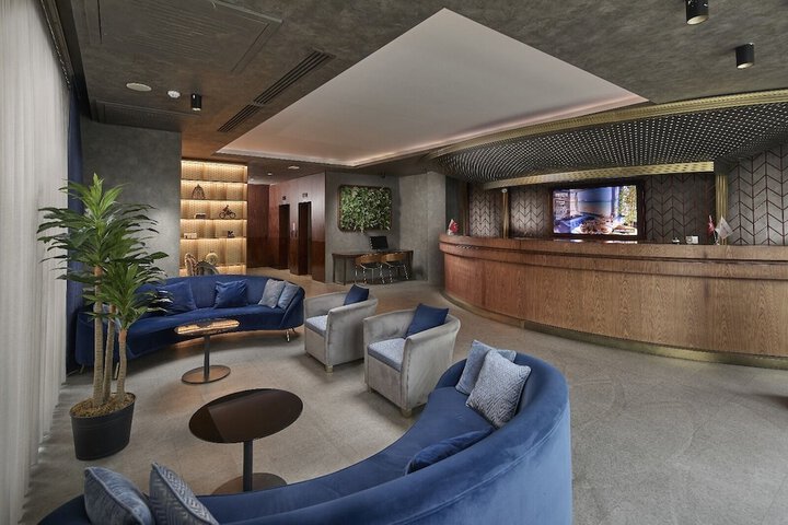 Entrance & Lobby