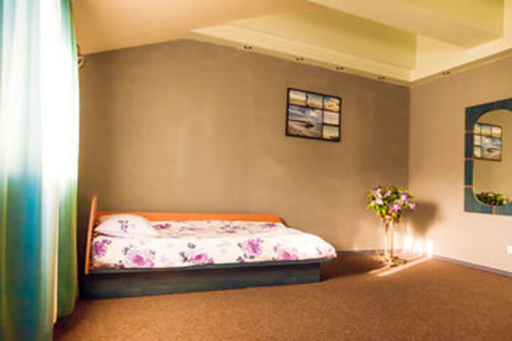 Room 8 of 28