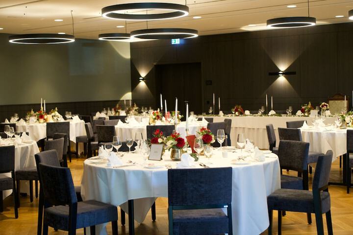Ballroom/Hall 91 of 131