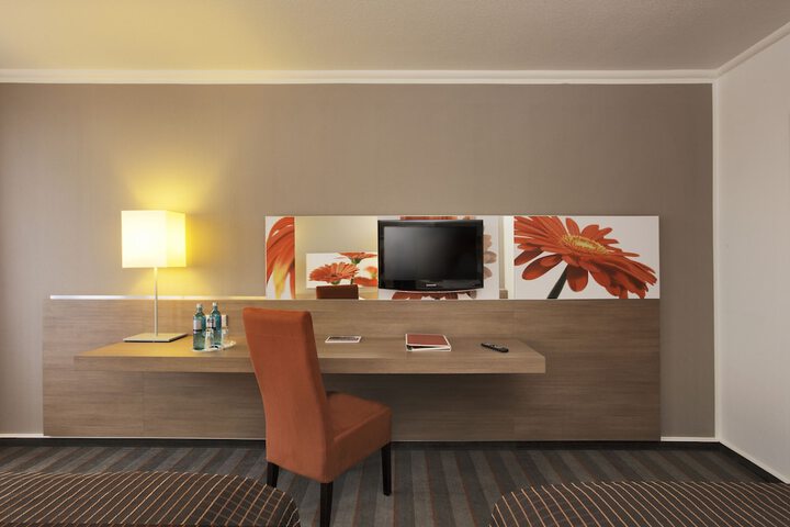 Room 15 of 36
