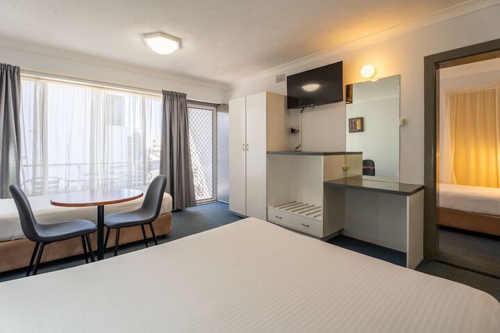Room 13 of 66