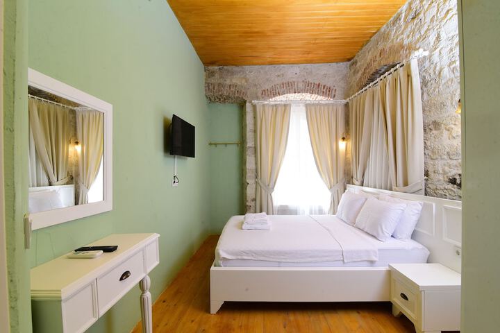 Room 6 of 57