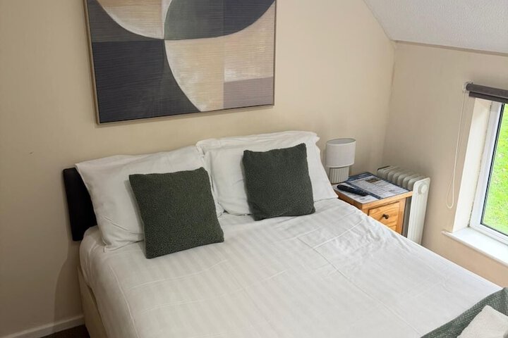 Room 4 of 37