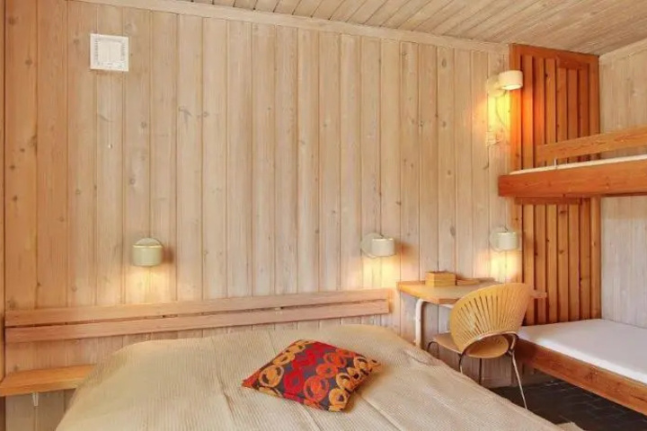 Room 3 of 9