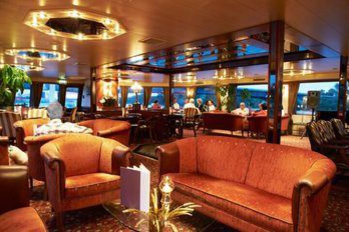 Lounge 19 of 37