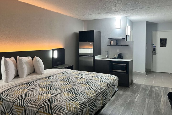 1 King Bed Kitchen (6 of 6)