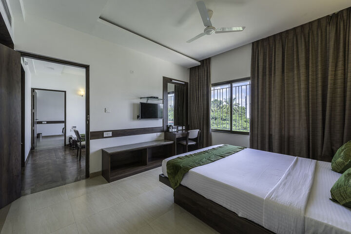 Room 4 of 37