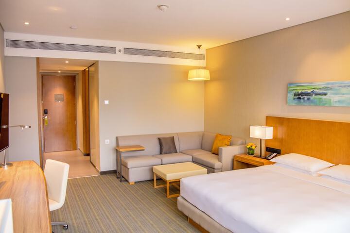 Room 14 of 32