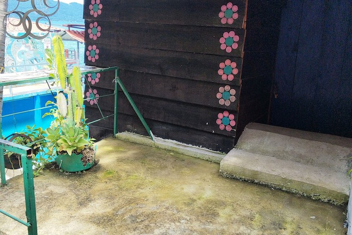Room 8 of 43