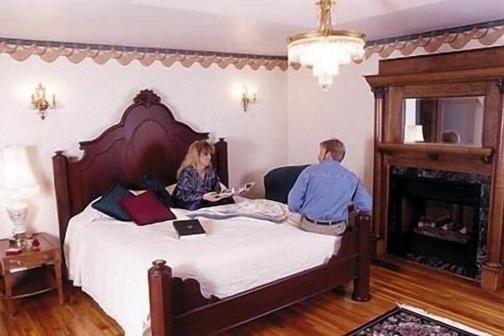Room 35 of 59