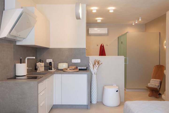 Room 2 of 156