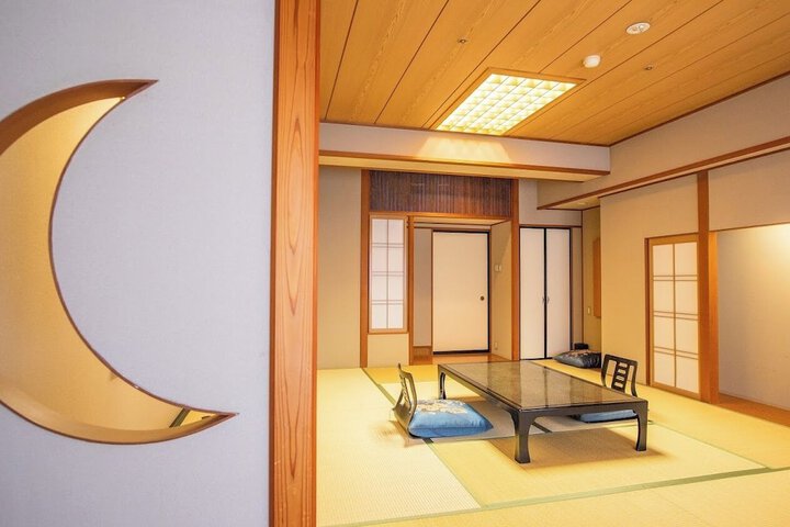Room 15 of 121