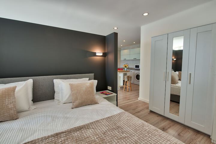 Room 8 of 73