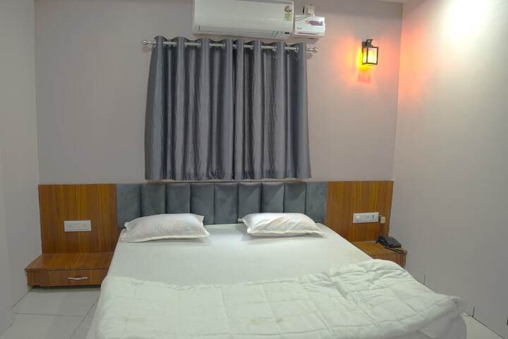 Room 4 of 24