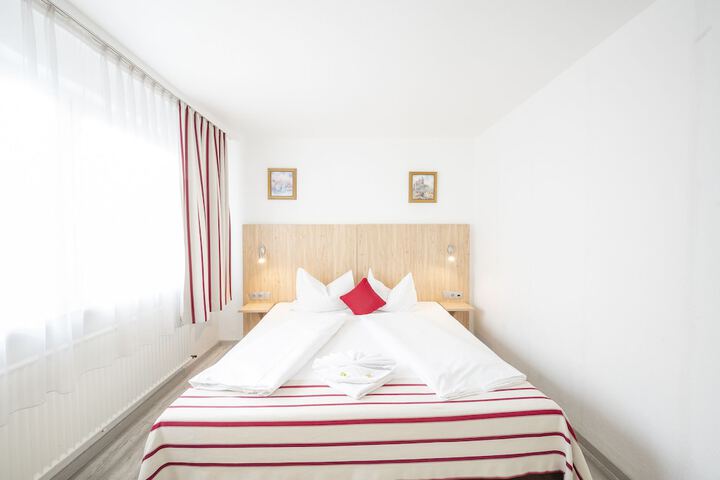 Room 33 of 63